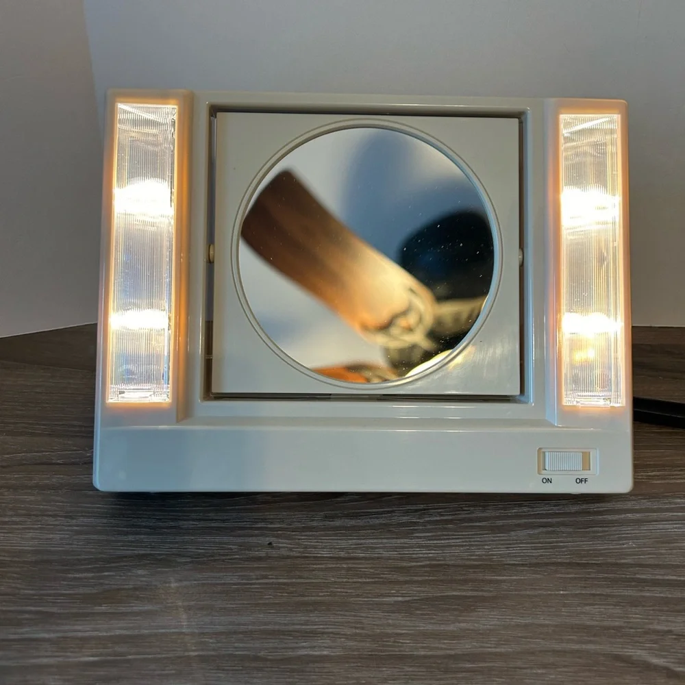 Vtg 1986 Avon Reflections of Beauty Lighted Magnifying Make-Up Mirror Dual-sided